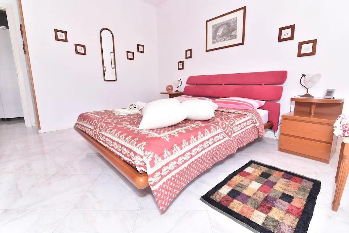 Vista Mare Red Corallo Elegance ألغيرو